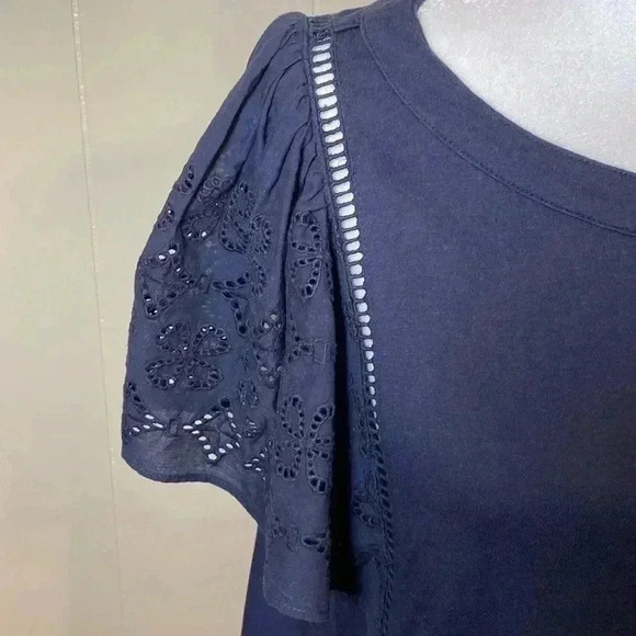 Banana Republic Black Eyelet Flutter Sleeve Shirt Top in Size Medium. - Picture 2 of 11